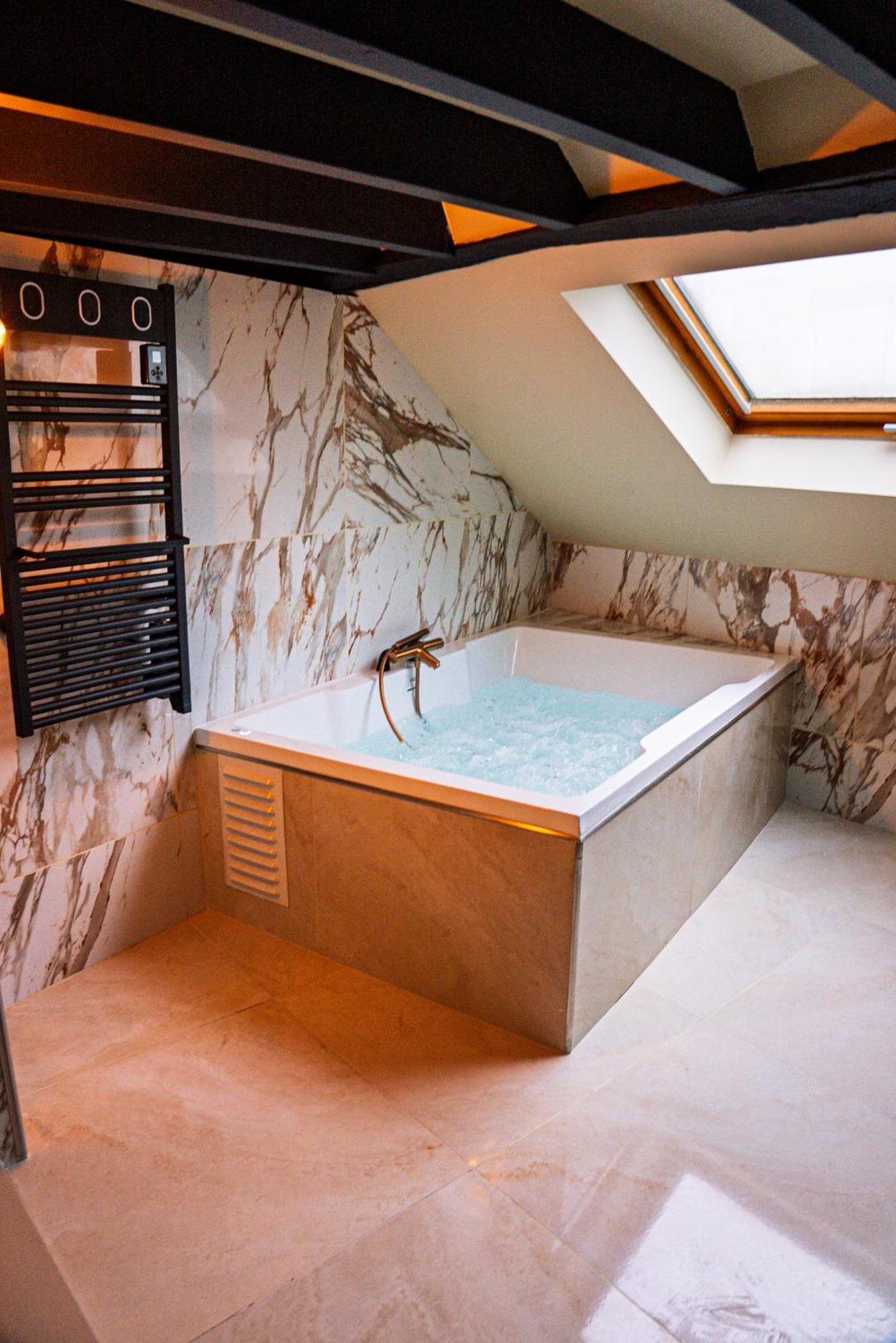 La Marble Room - Suite Balneo & Sauna Angers Exterior photo